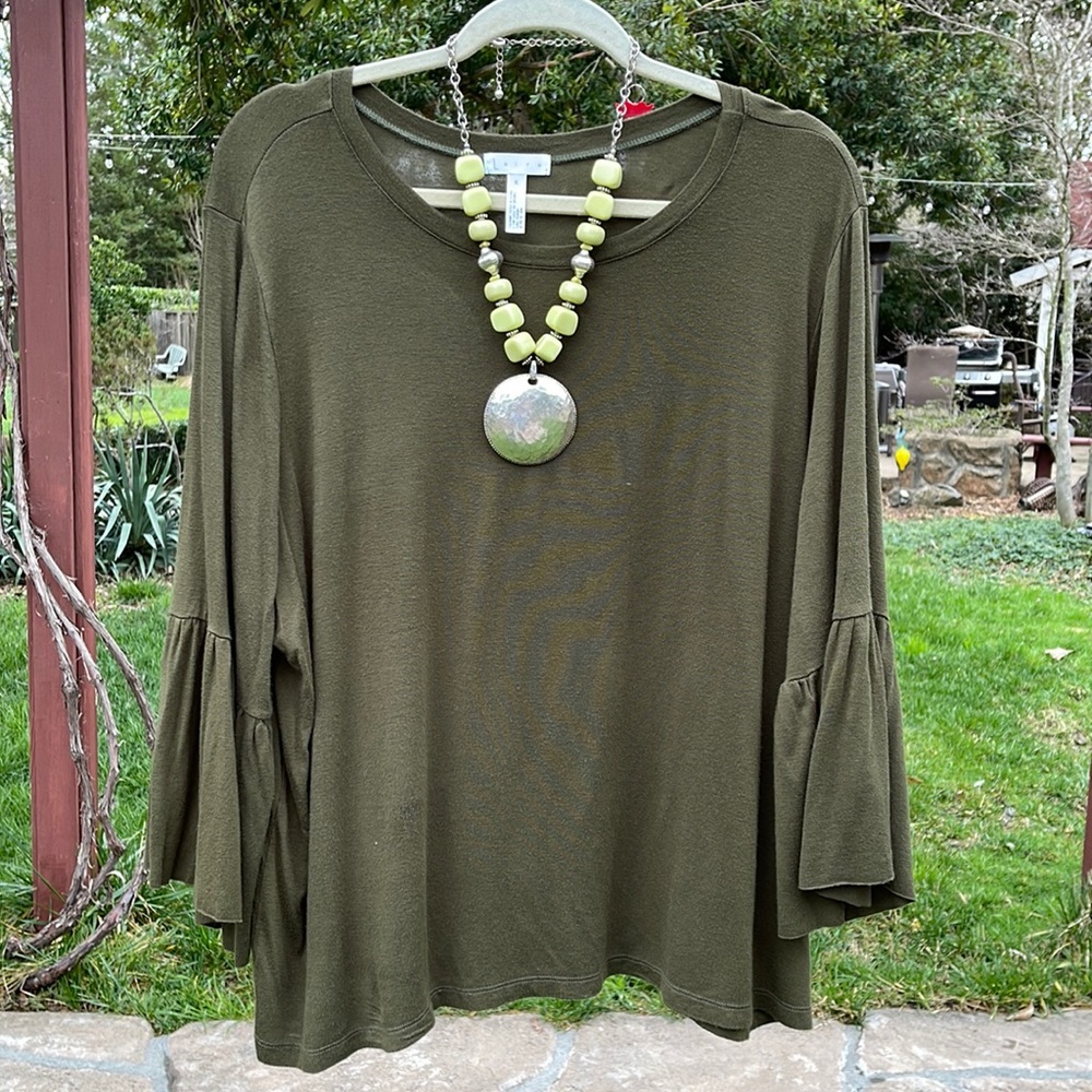 🌺 LEITH: Forest Green, Comfy & Cute, 3/4 Ruffle Style Sleeve Top in Misses XL!
